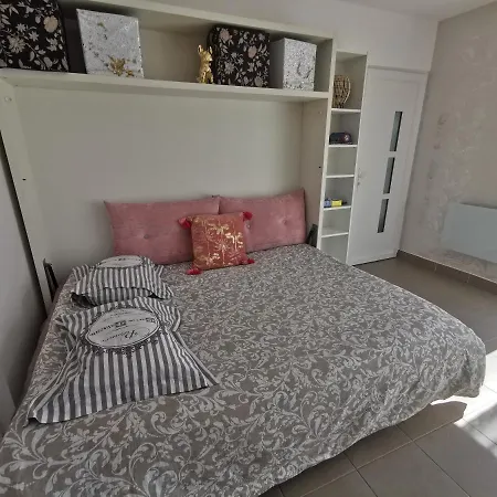 La Fontaine O Roses-disneyland Paris- Shuttle To Train Station, Disneyland And Malls בית נופש