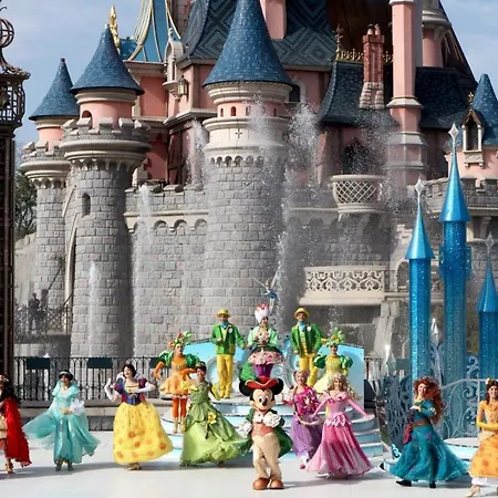 La Fontaine O Roses-disneyland Paris- Shuttle To Train Station, Disneyland And Malls בית נופש *